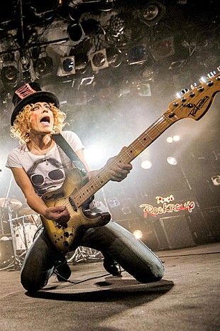 「ROLLY 初ライブアルバム『ROLLY COMES ALIVE!』4月リリース」