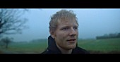 「エド・シーラン、母校の学生が登場する「キャッスル・オン・ザ・ヒル」MV公開」1枚目/6