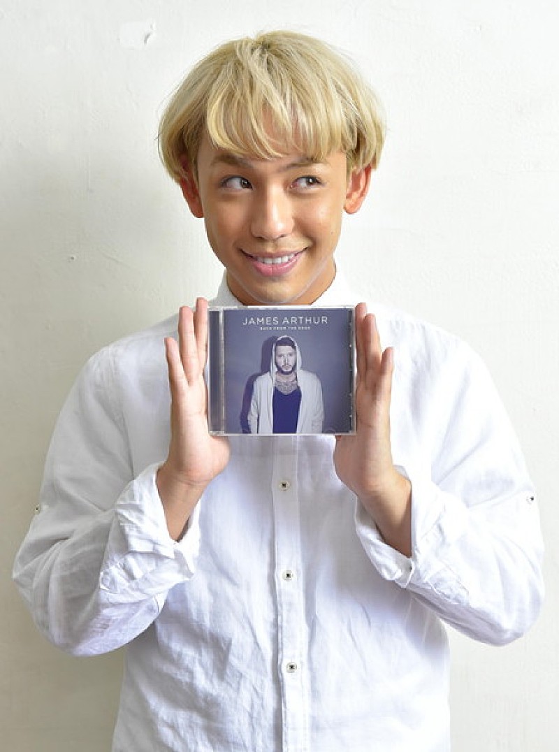 ジェイムス・アーサーの全英1位シングル日本版MVに“イケメン”りゅうちぇるが出演