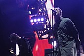 「オアシス 劇場公開される日本最後のライブ映像より貴重な場面写真公開」1枚目/3