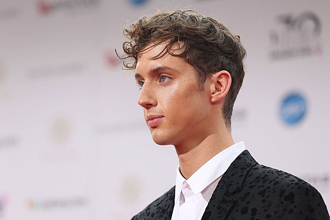 「トロイ・シヴァン、LGBTQに焦点をおいたMVや今後の活動を語る最新インタビュー「長い道のりを歩んできたけれど、先はまだまだ長い」」1枚目/1