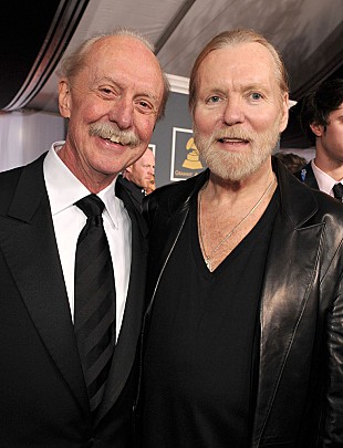 「オールマン・ブラザーズ・バンドの創立メンバー、ブッチ・トラックスが69歳で死去」