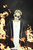 「清水翔太 ニューシングル『FIRE』2月リリース！ 炎に包まれながら歌うMV公開」1枚目/4