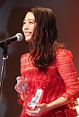 「“新人賞”高畑充希「嵐のような１年」　「とと姉ちゃん」共演の唐沢寿明も花束で祝福！」1枚目/1