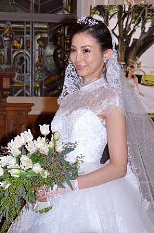 「押切もえ、挙式着用のウエディングドレスを国内初披露　“１人暮らし状態”ながら新婚生活は「楽しい」」