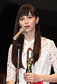 「中条あやみ、演技での“新人賞”に感涙　海外進出も視野「イッツ・マイ・ドリ－ム」」1枚目/1