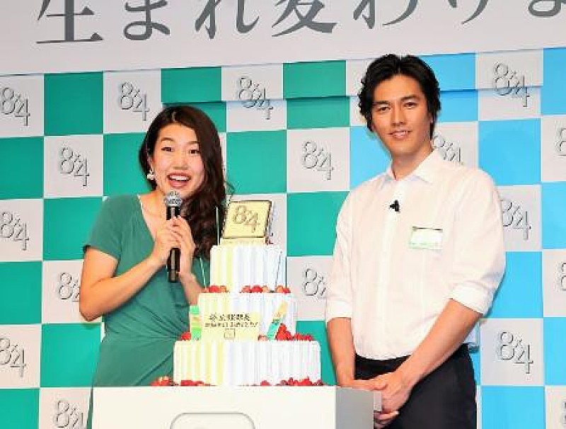 「横澤夏子、要潤の誕生日をサプライズで祝福　「私たちのウエディングケ－キみたい…」」1枚目/1
