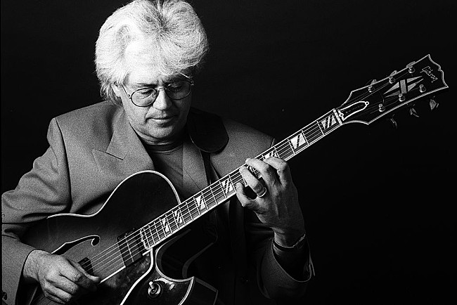 「フュージョン・ギタリストのラリー・コリエルが73歳で死去」1枚目/1