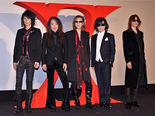 「バンド史上初！Ｘ　ＪＡＰＡＮが映画舞台あいさつにそろって出席　ＹＯＳＨＩＫＩは涙ながらにファンに感謝」1枚目/1