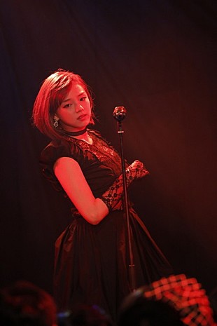 「篠崎愛 誕生日ワンマンでミニアルバム『LOVE/HATE』リリース発表」