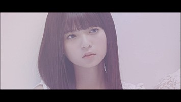 坂道AKB「誰のことを一番 愛してる？」MV公開、センターは欅坂46平手友