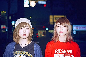yonige新作EPのジャケット＆トラックリストが解禁、寝屋川市駅前で撮影 