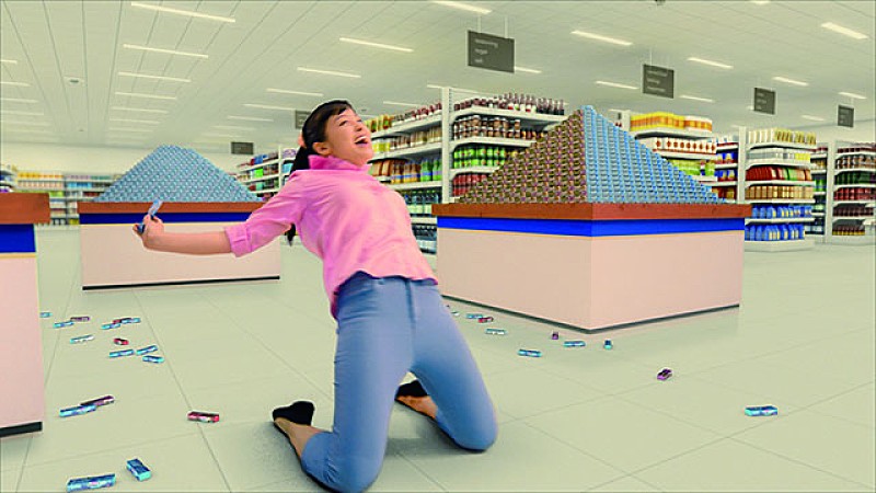 「橋本環奈「結構腹筋使いますね」　ＣＭでニ－スライディングを披露」1枚目/1