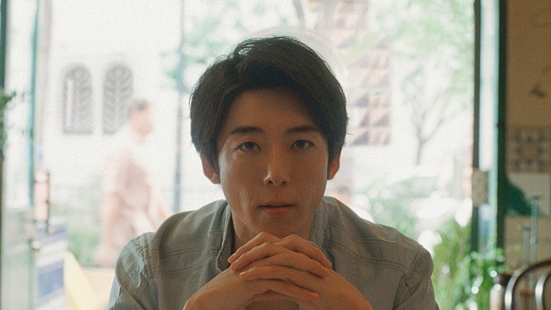 「高橋一生と浜野謙太が世界の“地元メシ”を堪能　「旅する氷結」新ＣＭキャラクタ－に」1枚目/1