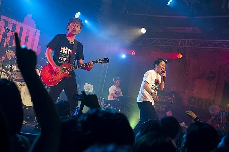 ポルノグラフィティが台湾で初のワンマン、2,000人が歓喜の渦に