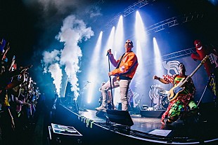 「DNCE単独公演で"紙吹雪"ならぬ"ドル吹雪"！？ ティーンズ・フェスにサプライズ出演も」