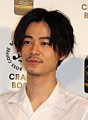 「成田凌「僕も早いとこ子どもがほしい」　新ＣＭでイクメン社員役」1枚目/1
