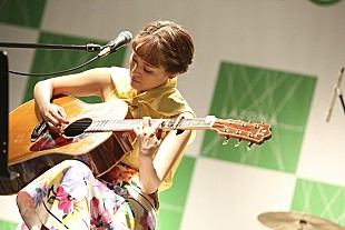 「chay、10thシングル・リリース記念【春恋ライブ】で4曲をパフォーマンス　「仕事帰りの疲れた人を癒す一曲になれば」」