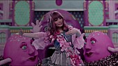 「きゃりーぱみゅぱみゅ、新曲「良すた」ミュージックビデオが解禁」1枚目/6