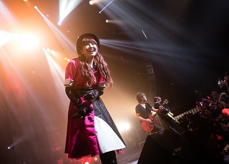 黒崎真音「黒崎真音 ワンマン【Magic of Live！】全24曲、約3時間でみせたアーティスト魂」1枚目/7