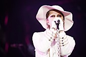 「L&amp;#039;Arc～en～Ciel 25周年記念の東京ドーム公演！「今日の笑顔に報われます」hydeの瞳にも涙」1枚目/17