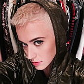 「J・ビーバーにそっくり!?　ケイティ・ペリーの新ヘアスタイルが話題」1枚目/2