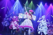 「きゃりーぱみゅぱみゅ 世界のお祭り風ツアー・ファイナル！ ホールでも“きゃりーワールド”全開」1枚目/3