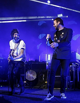 「カサビアン、新作から8分超の新曲リリース＆UKツアーで最新曲を多数披露」