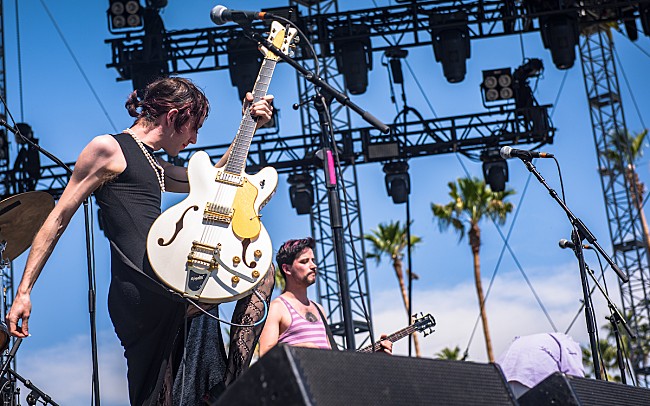 「Ezra Furman (Photo: Charles Reagan Hackleman / Courtesy of Coachella)」30枚目/34