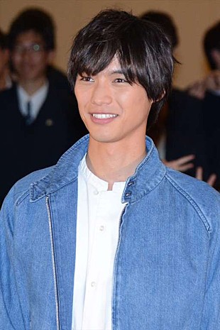 「木村拓哉ら、サプライズ登場で高校生大興奮！　福士蒼汰、女子高生に“生壁ドン”」