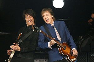ポール・マッカートニー日本武道館でツアー幕開け、サプライズ曲も