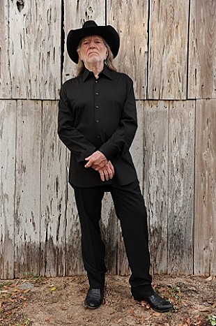 「84歳の誕生日を迎えるウィリー・ネルソン、最新作『なんてこったい！』をリリース」