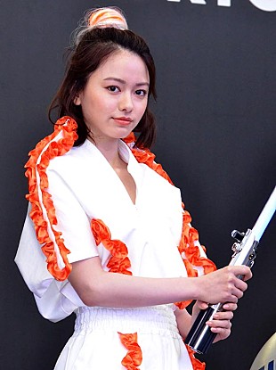 「「スタ－・ウォ－ズの日」カイロ・レンが日本初お披露目　山本舞香＆池田美優は特製衣装で大はしゃぎ」