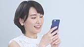 「新垣結衣、「いいね～いいね～」とカメラマンに！？　 ＷＥＢ限定動画が公開！　新Ver.のＴＶＣＭも」1枚目/1
