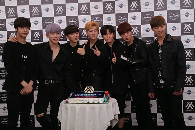 「MONSTA X、日本デビューを果たした心境を語る　「ワクワクしています！」」1枚目/14