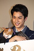 「大野拓朗、相棒役の猫が「かわい過ぎる」　サトエリ、大野は「浮気がすぐにバレるタイプ」」1枚目/1