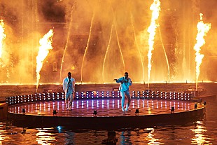 「【2017 ビルボード・ミュージック・アワード】、ドレイクがあの有名な噴水とコラボ」