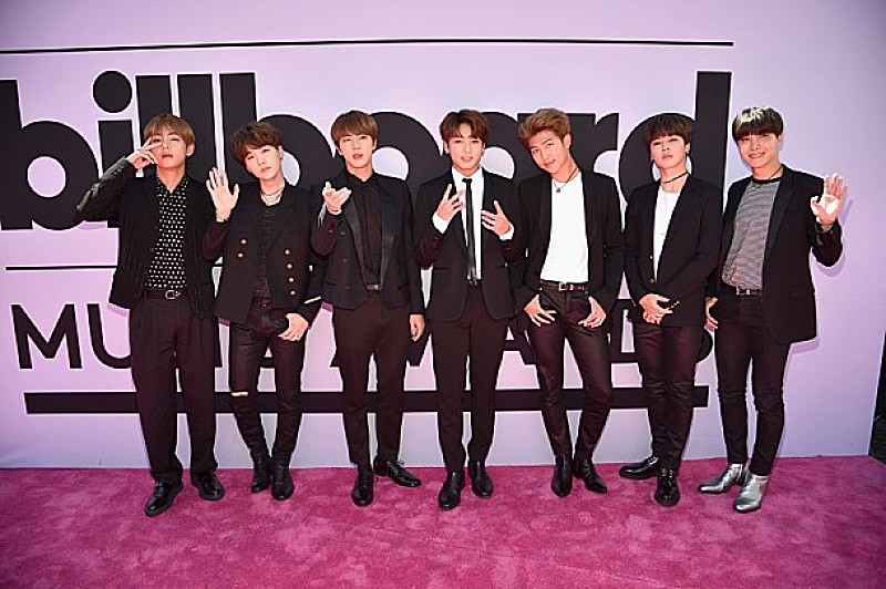 防弾少年団（BTS）がレッド・カーペットでファンへ感謝「朝からずっと待っていてくれて」