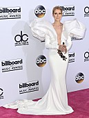 「セリーヌ・ディオン、【2017 BBMAs】で「マイ・ハート・ウィル・ゴー・オン」秘話を明かす」1枚目/1