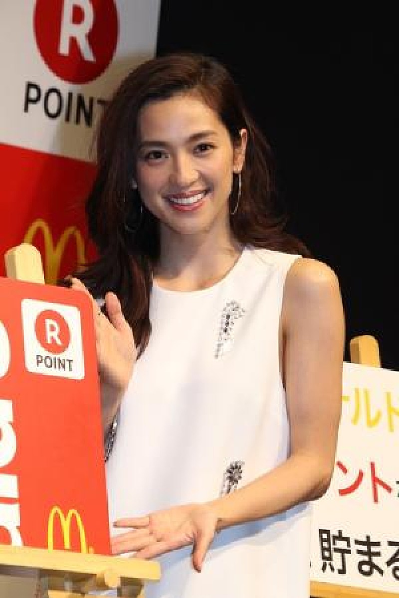 「中村アン、好きなメニュ-は「てりやきバ-ガ-」 ドナルド・マクドナルドと会見に登場!」1枚目/1
