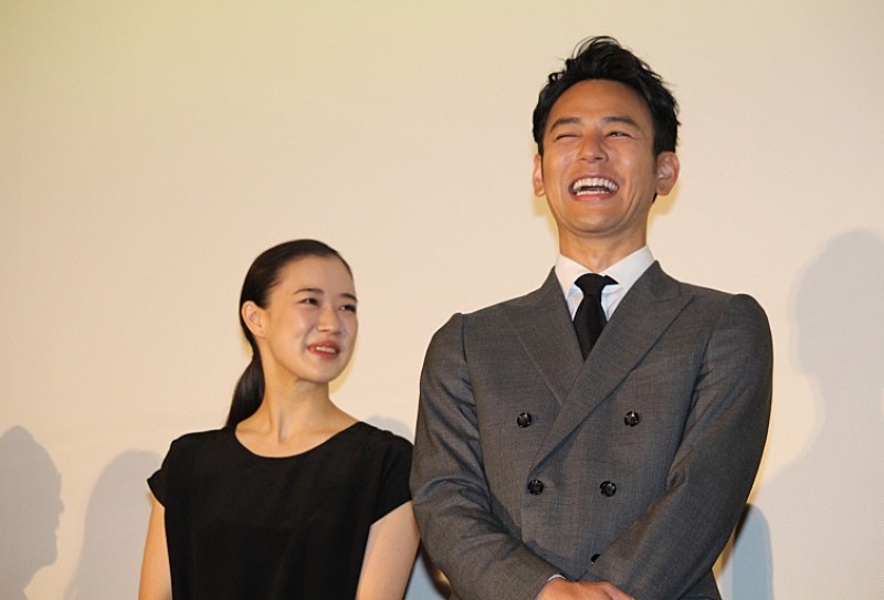 「妻夫木聡、蒼井優とは「結婚も今回で２回目」　多数共演も「１回もキスシ－ンがない」」1枚目/1