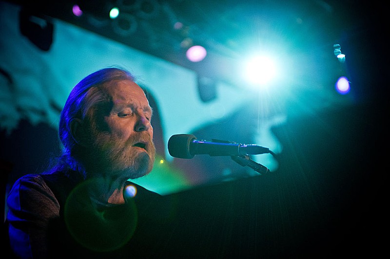 故グレッグ・オールマン、1970年から2016年までチャートインし続けた軌跡を振り返る