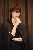 「綾野剛“救いのない役”を熱演　「役柄に侵食されてもいいと思った」」1枚目/1