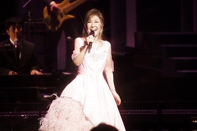 「髙橋真梨子、全国ツアー初日に自身初の“始球式参加”を発表」1枚目/2