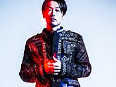 「DEAN FUJIOKA 新曲「Permanent Vacation」MVは乗馬＆水中シーンなど魅力が満載」1枚目/1