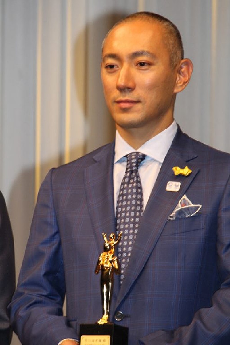 「ベスト・ファ－ザ－賞の海老蔵「守るものができた」 　子育ては「自由に、大きく見守る」」1枚目/1