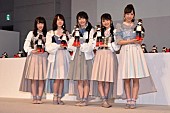 「ＡＫＢ４８＆ロボットＲｏｂｉ４８がコラボダンス披露　横山由依、“雨予報”にも「思い出に残る総選挙になれば」」1枚目/1