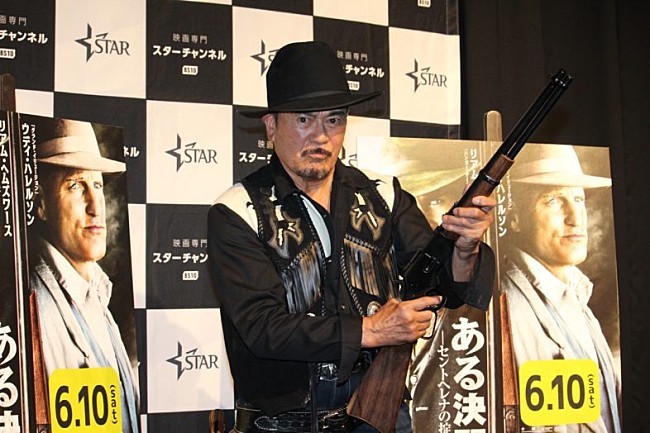 「千葉真一、“人気者”真剣佑に今でもお小遣い？　「ふざけてますよね。俺にも少しよこせって」」1枚目/1