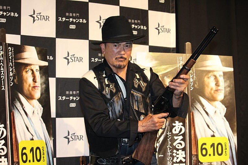 「千葉真一、“人気者”真剣佑に今でもお小遣い？　「ふざけてますよね。俺にも少しよこせって」」1枚目/1