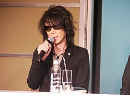 X JAPAN、7月日本公演はアコースティック形式で決行 YOSHIKIはピアノで